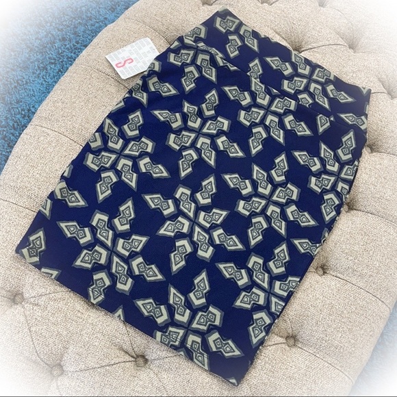 💕Super Cute NWT Lularoe Cassie Pencil Skirt💕 - Picture 5 of 7